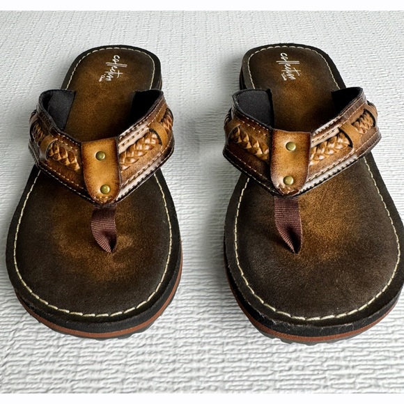 Collection by Clarks Fenner Nerice Women’s Brown Faux Leather Flip Flops Size 8 - Picture 3 of 10